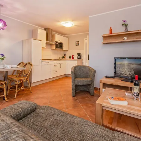 Tema 4 Apartment *