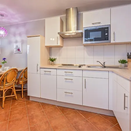 Tema 4 Apartment *